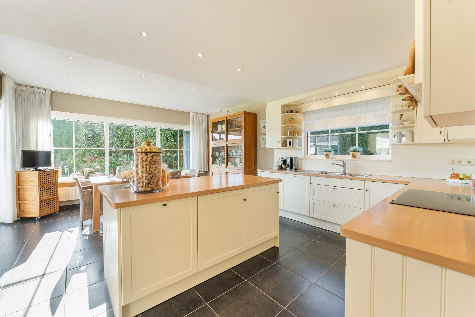 Luxueuze villa met zwembad en absolute privacy op riant perceel 