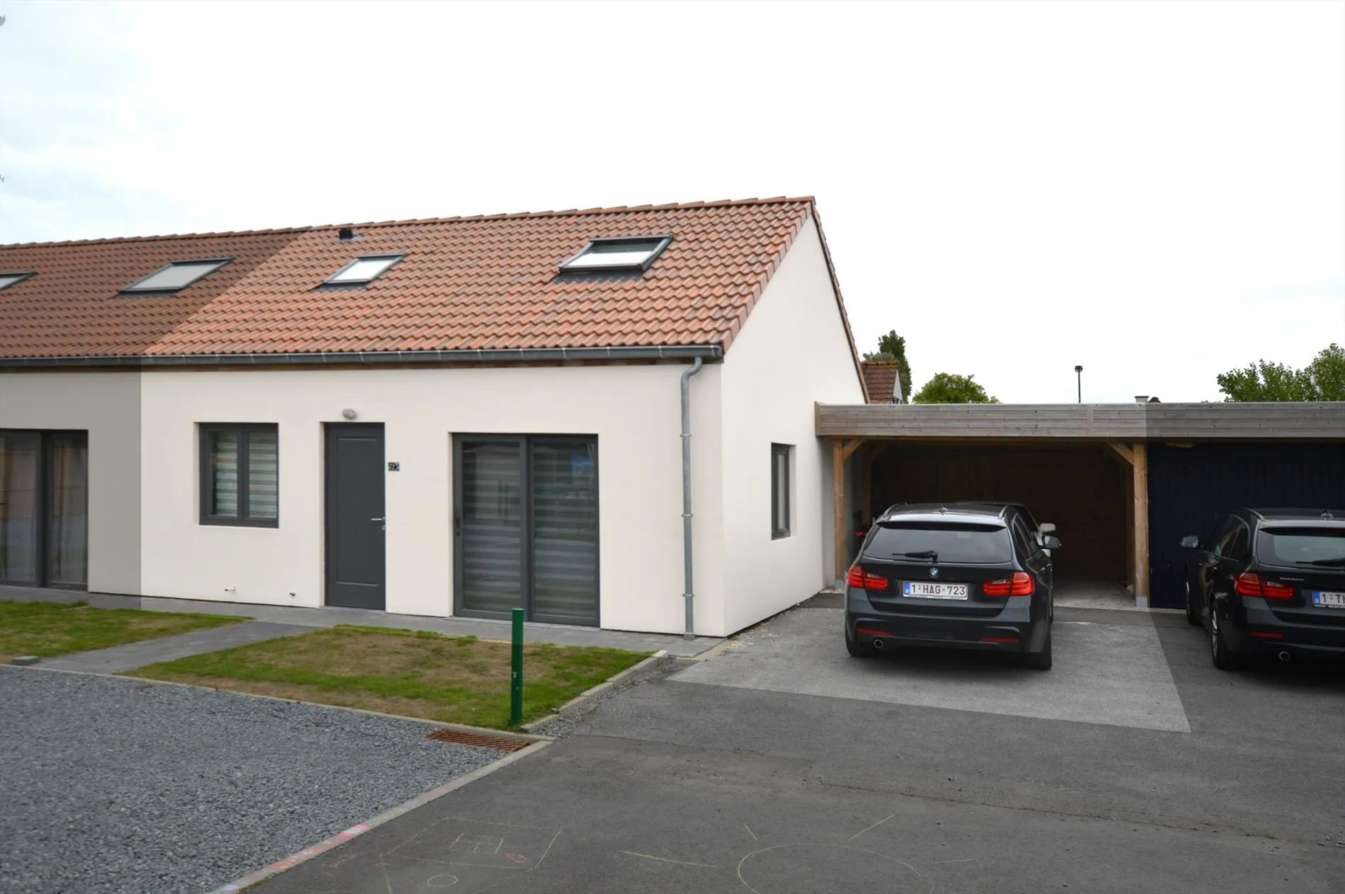 VERKOCHT - Instapklare woning te Bredene Duinen met 2 slaapkamers, carport en gezellig tuintje