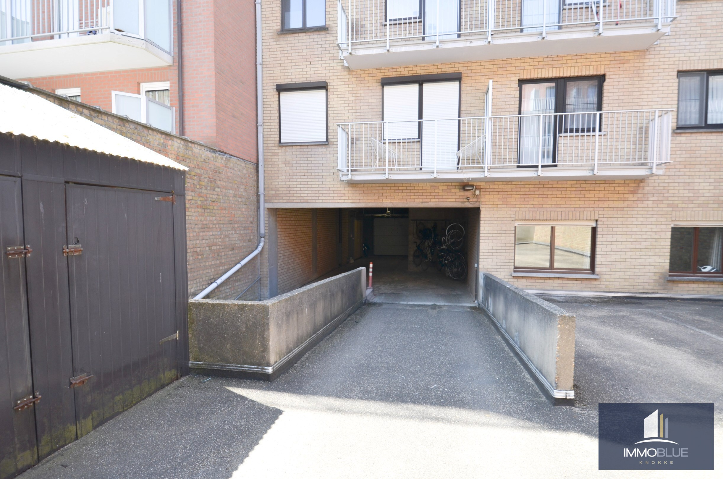 Appartement lumineux pr&#234;t &#224; emm&#233;nager avec une fa&#231;ade d’environ cinq m&#232;tres de large. 