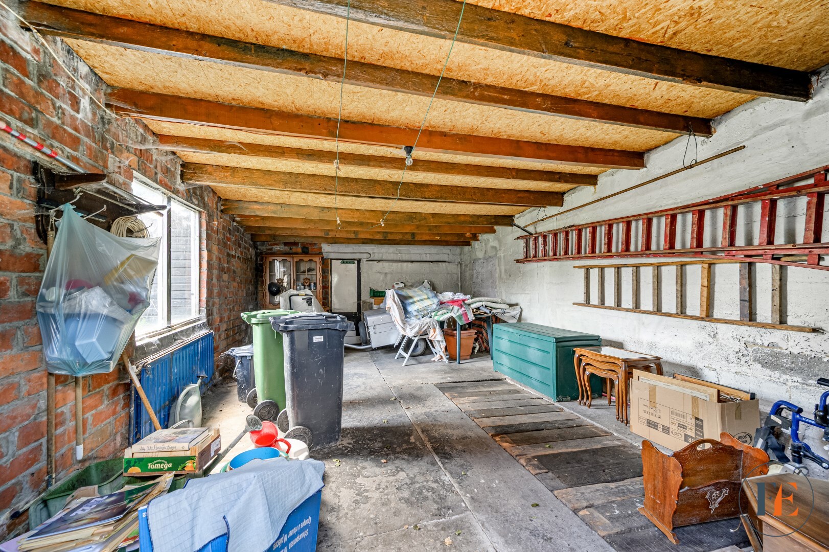 Te renoveren halfopen bebouwing op een gunstige locatie in Mariakerke 