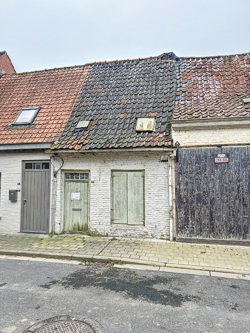 Volledig te renoveren woning te Watou 