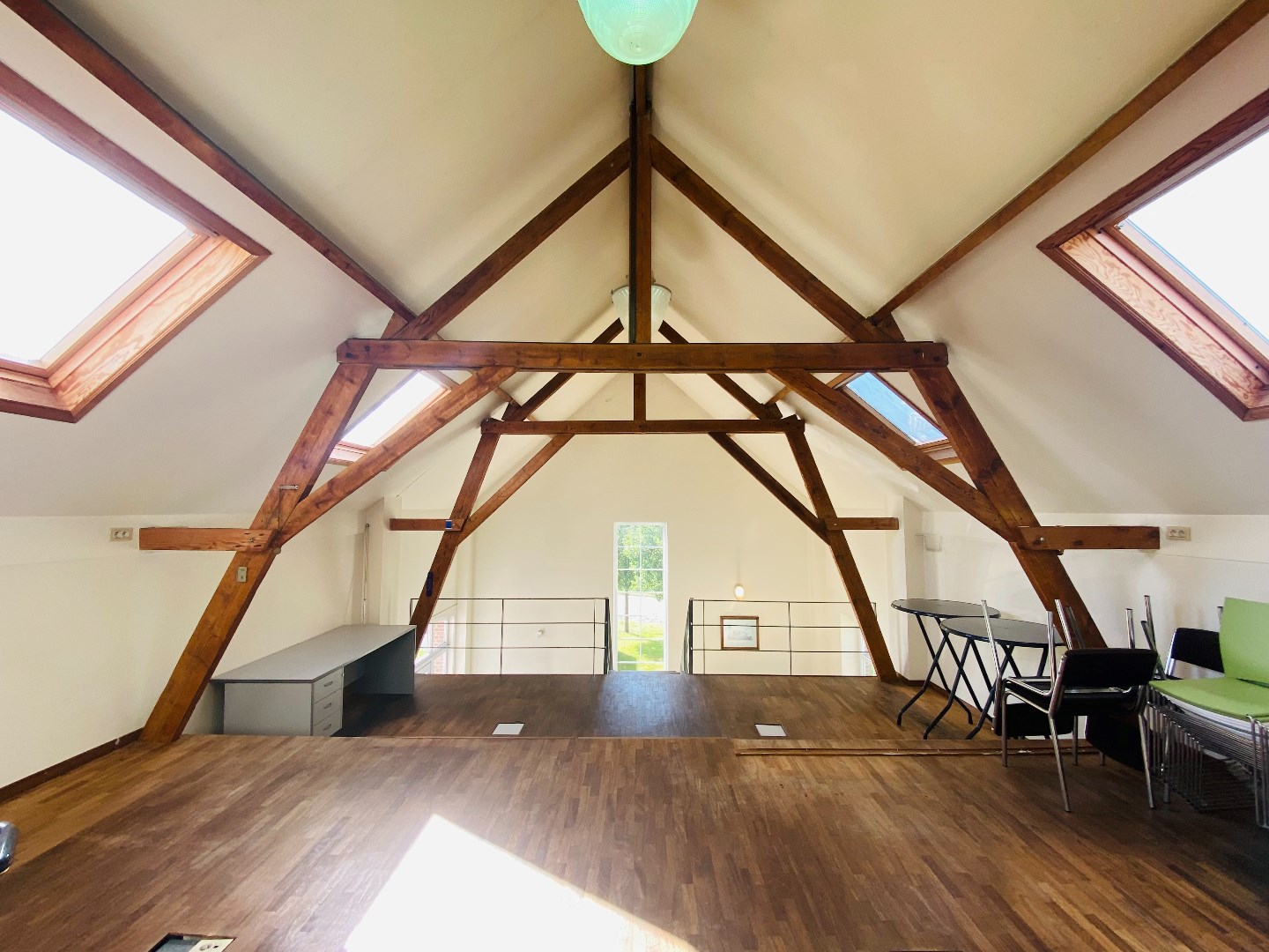 Multifunctionele ruimte van 90 m&#178; in loft-stijl op een groene locatie! 