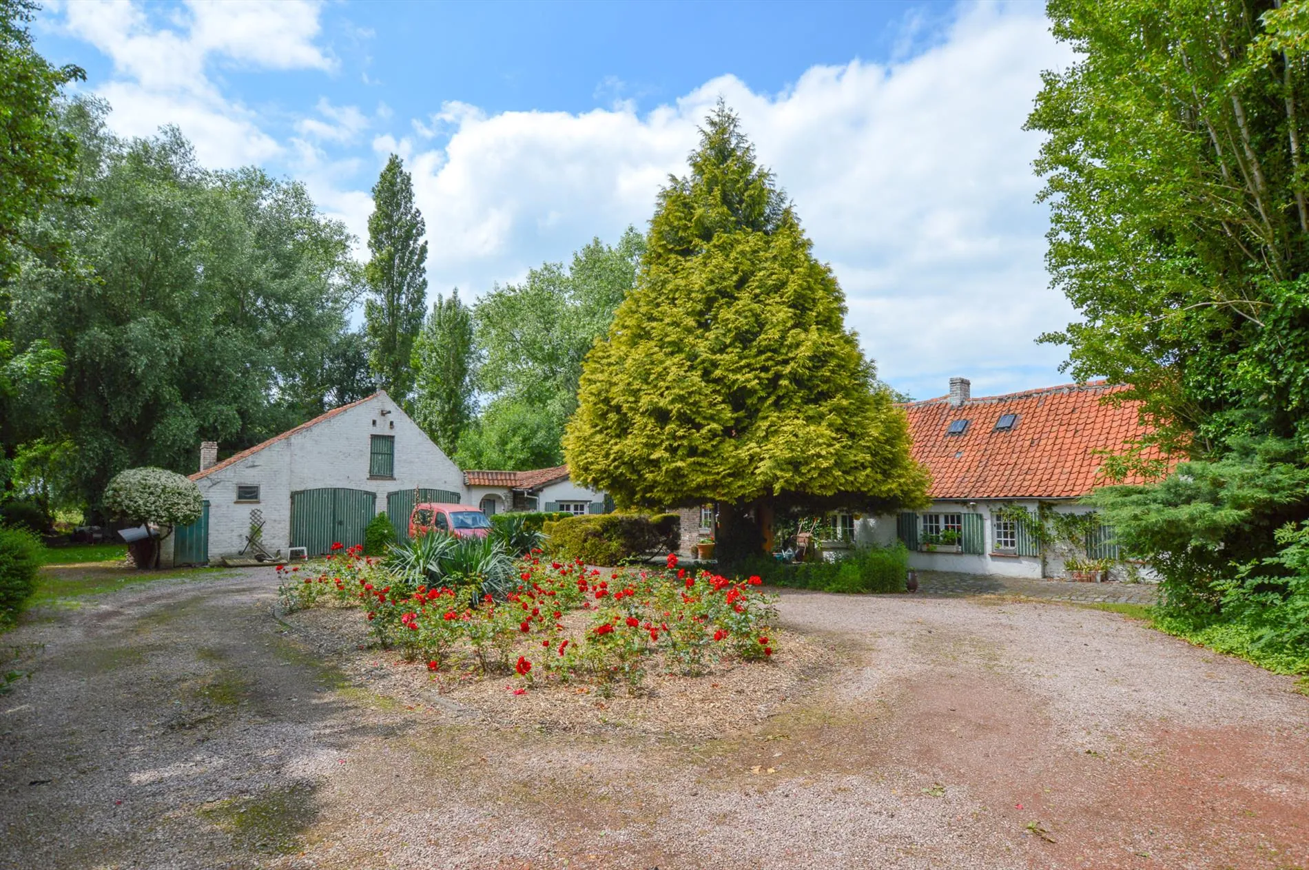 Karaktervolle te renoveren hoeve uit 1821 op 6.860 m²