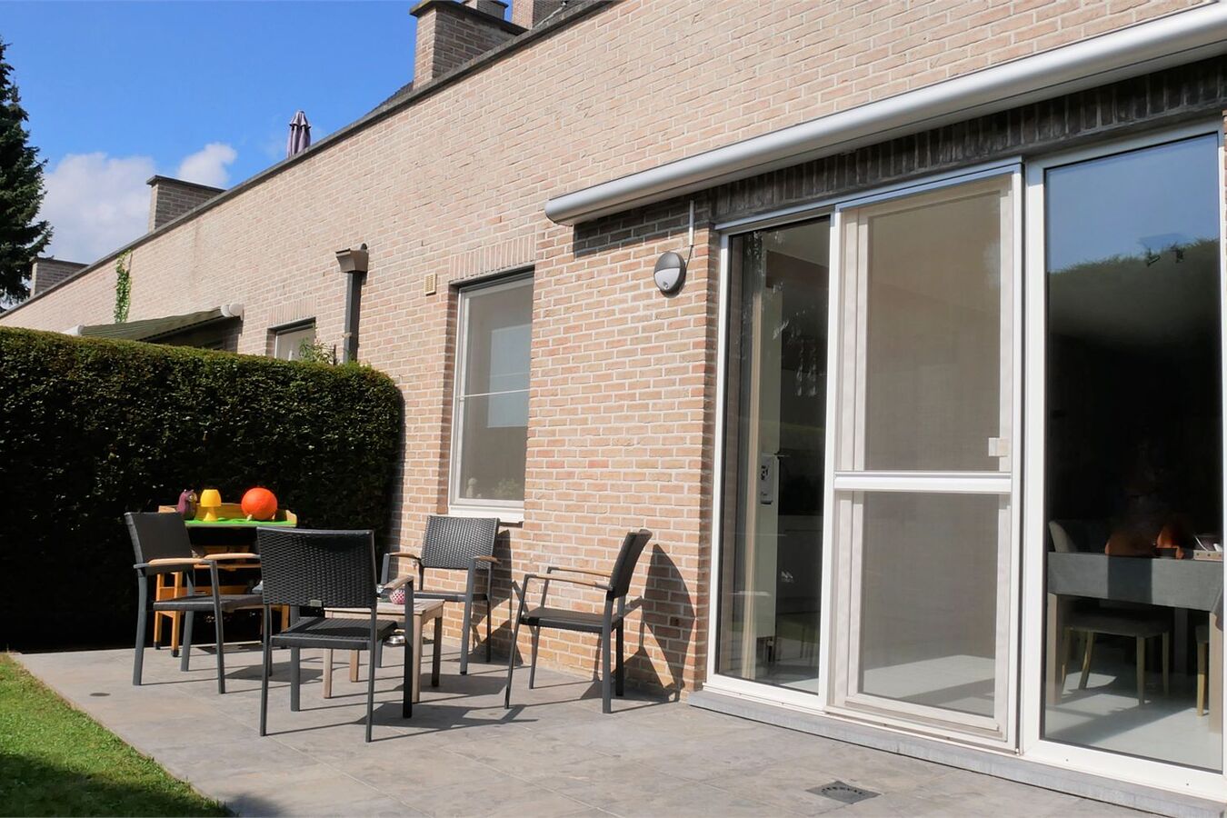 Instapklaar appartement met zonneterras en garage vlakbij Maastricht 