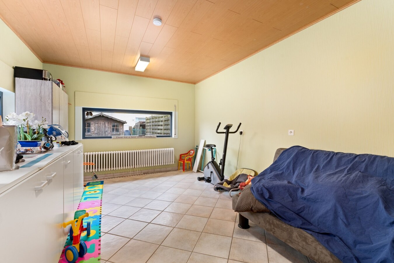 Ruime woning met 5 slaapkamers met garage en tuin te Roeselare 