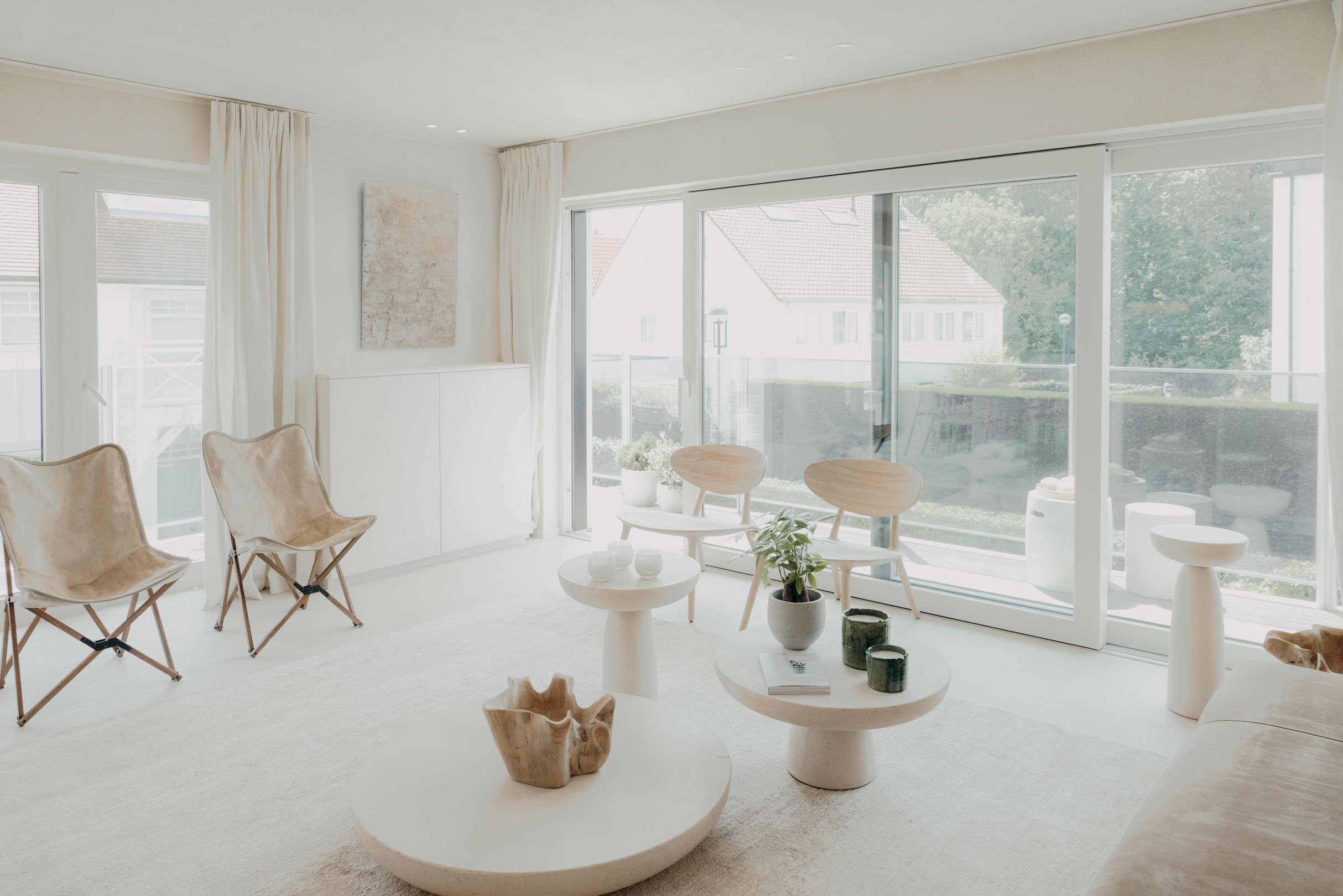 Magnifique appartement r&#233;nov&#233; (130m&#178;) avec 3 chambres &#224; coucher compl&#232;tes &#224; 500 m&#232;tres de la plage de Duinbergen. 