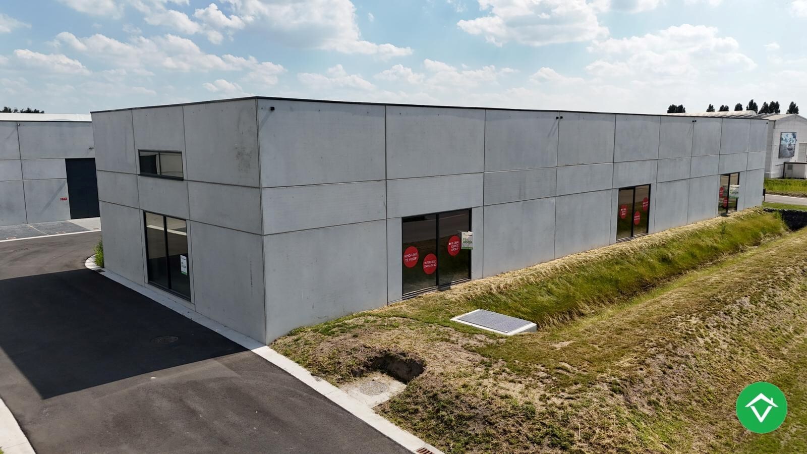 Loods te koop – 225 m&#178; met 3 parkeerplaatsen inbegrepen op de industriezone te Ichtegem 