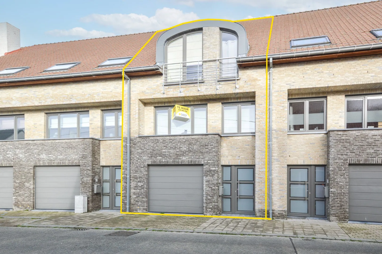 Recente Bel-etage woning met 3 slaapkamers en dubbele garage te huur te Ettelgem.