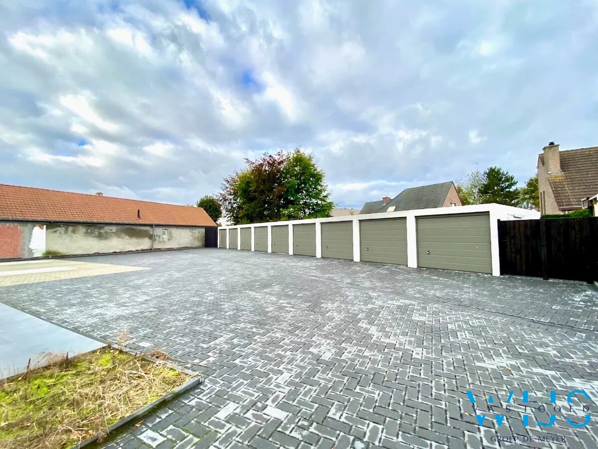 Bovengrondse garagebox te centrum Ertvelde ! 