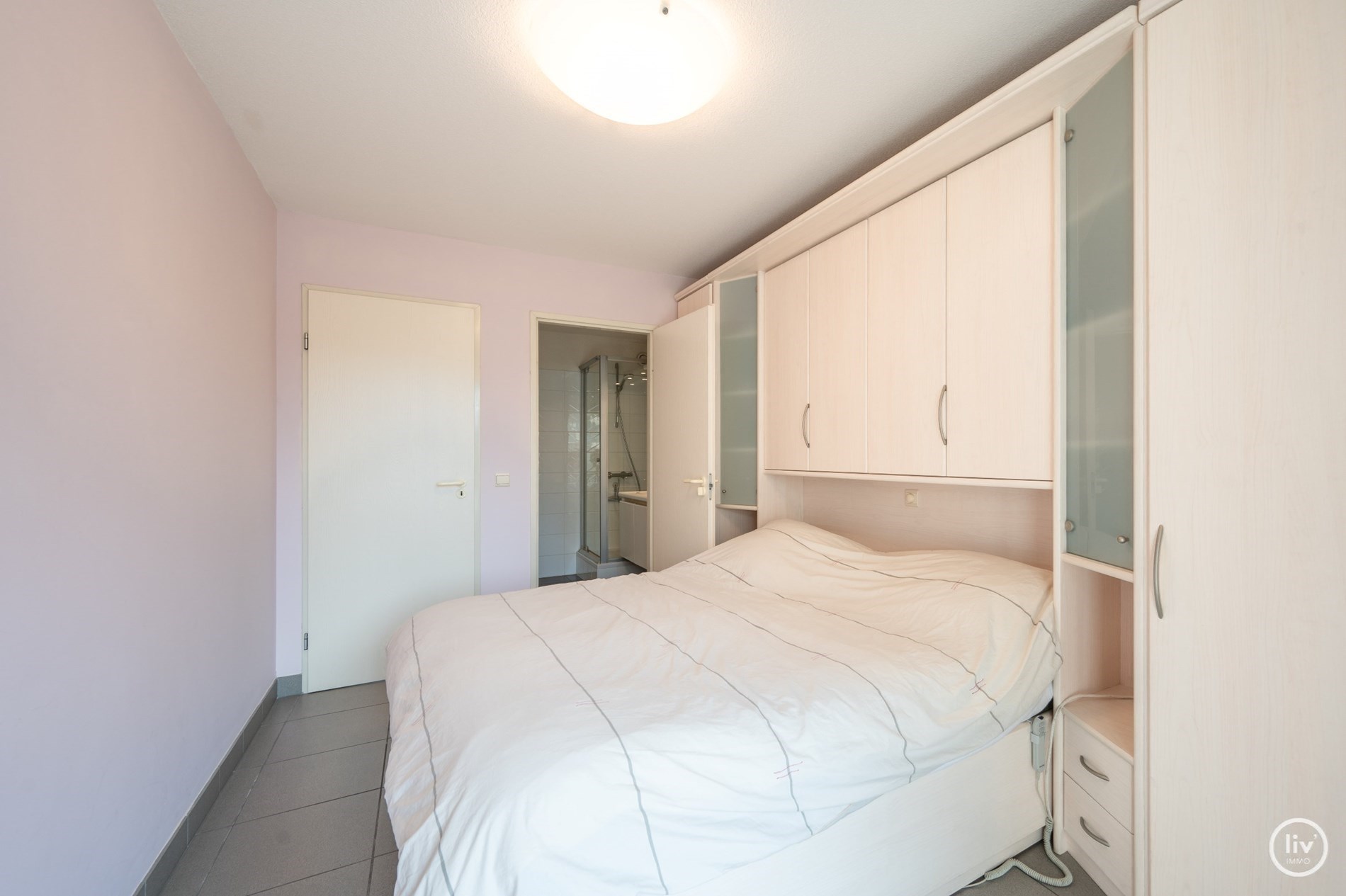 Ruim 1 slaapkamer-appartement op een topligging op de Bayauxlaan te Knokke. 