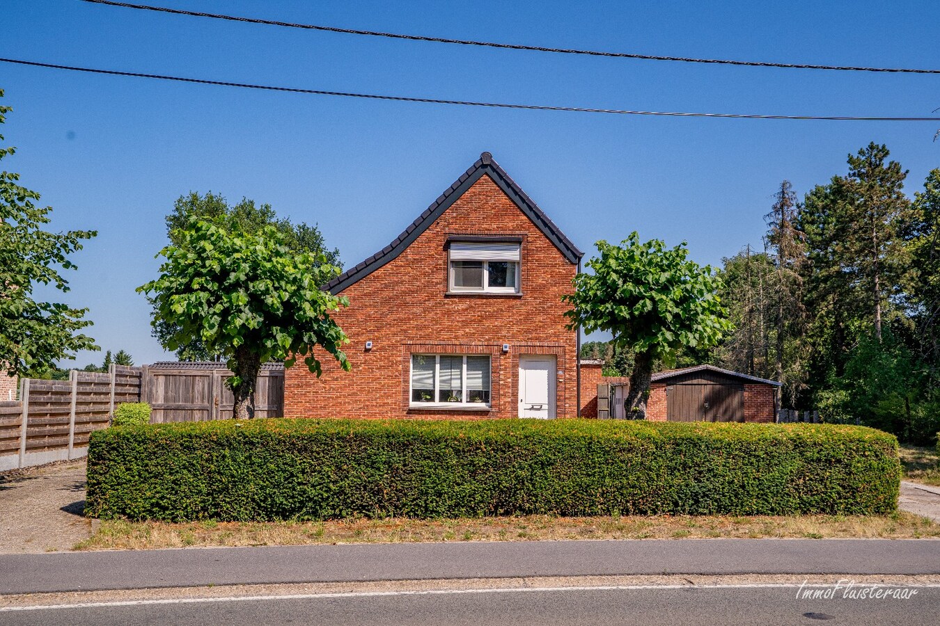 Woning met paardenstallen op ca. 4.804 m2 te Balen 