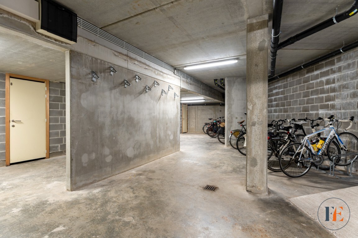Mooi gelegen appartement langsheen het water met terrassen en parkeerplaats te Gent 