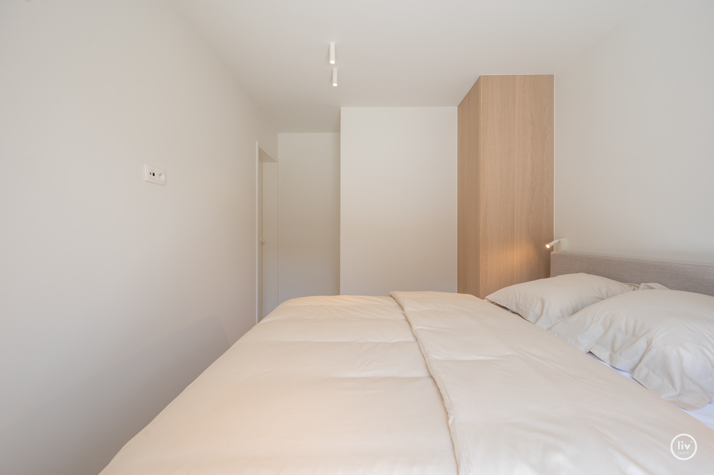 Gezellig gerenoveerd 3 slaapkamerappartement centraal gelegen op de P.Parmentierlaan te Knokke met ruim terras. 