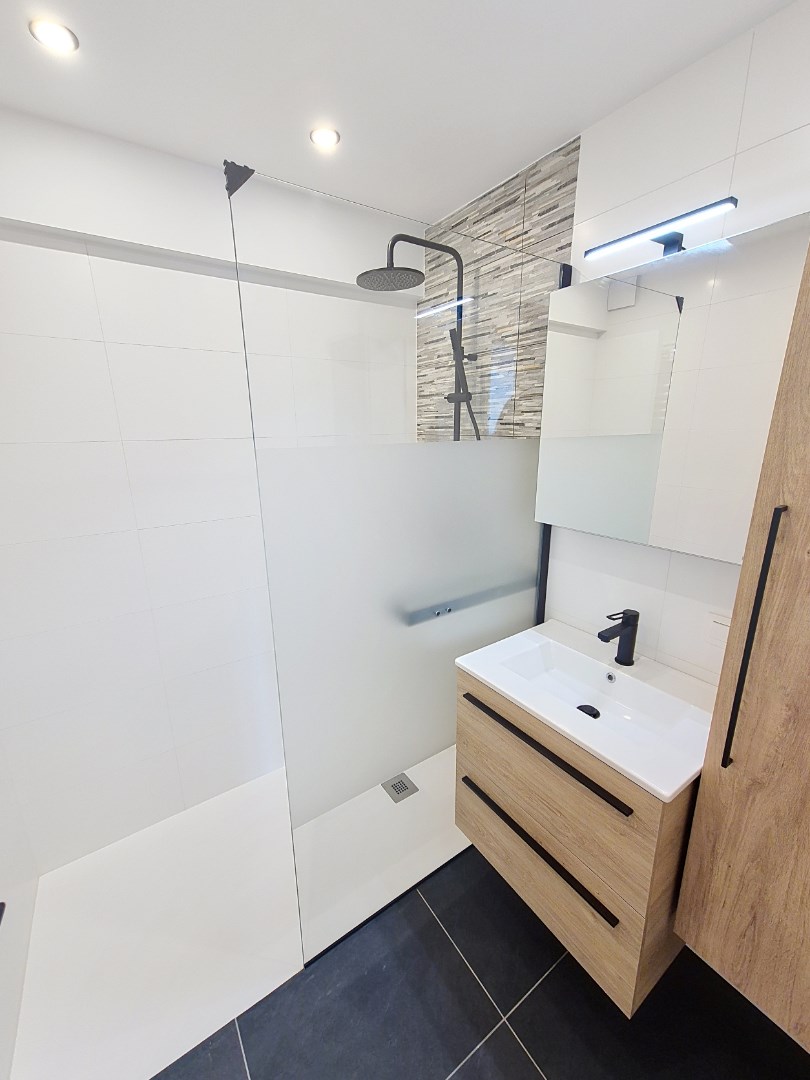 Modern gerenoveerd appartement met 1 slaapkamer vlakbij de zeedijk 