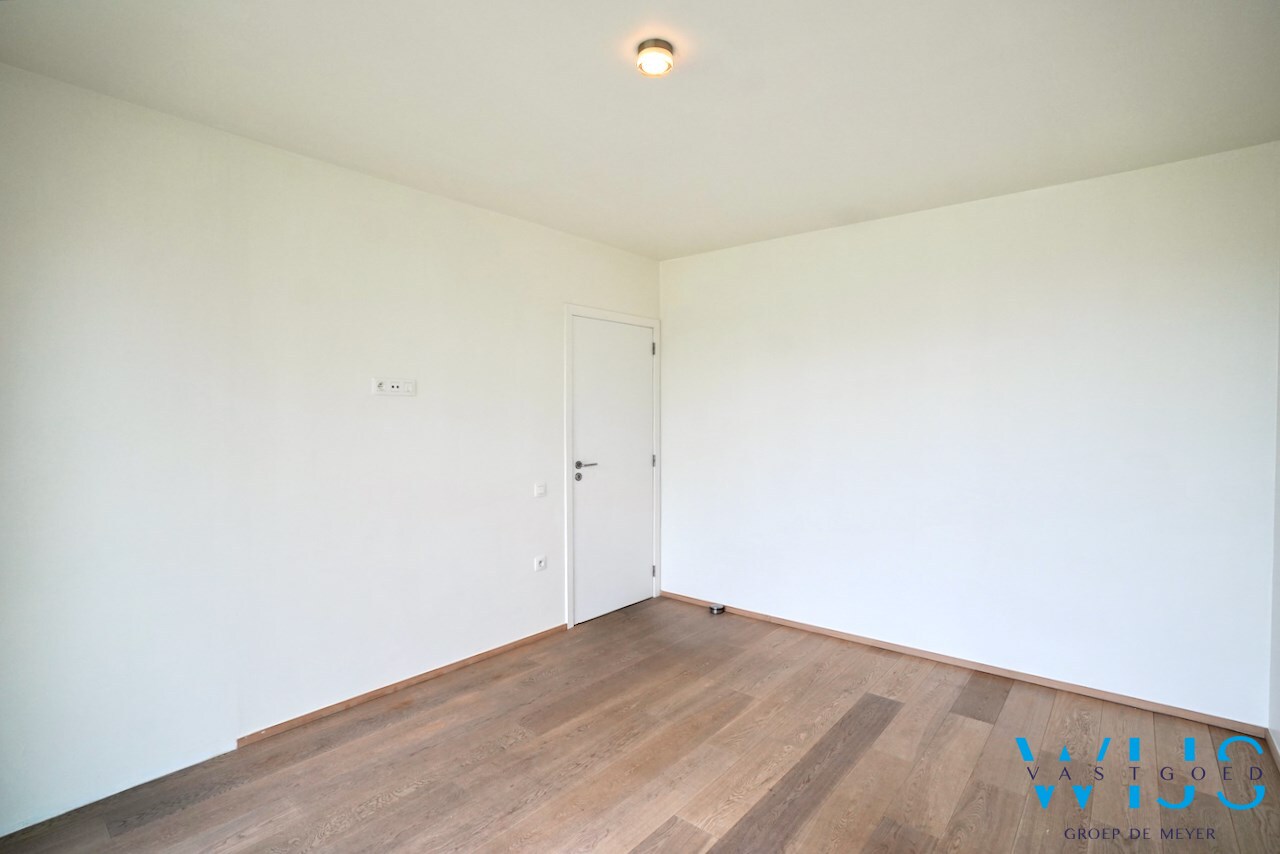 Gelijkvloers app. met 2 slaapkamers &amp; tuin te SINT-MARTENS-LATEM ! 