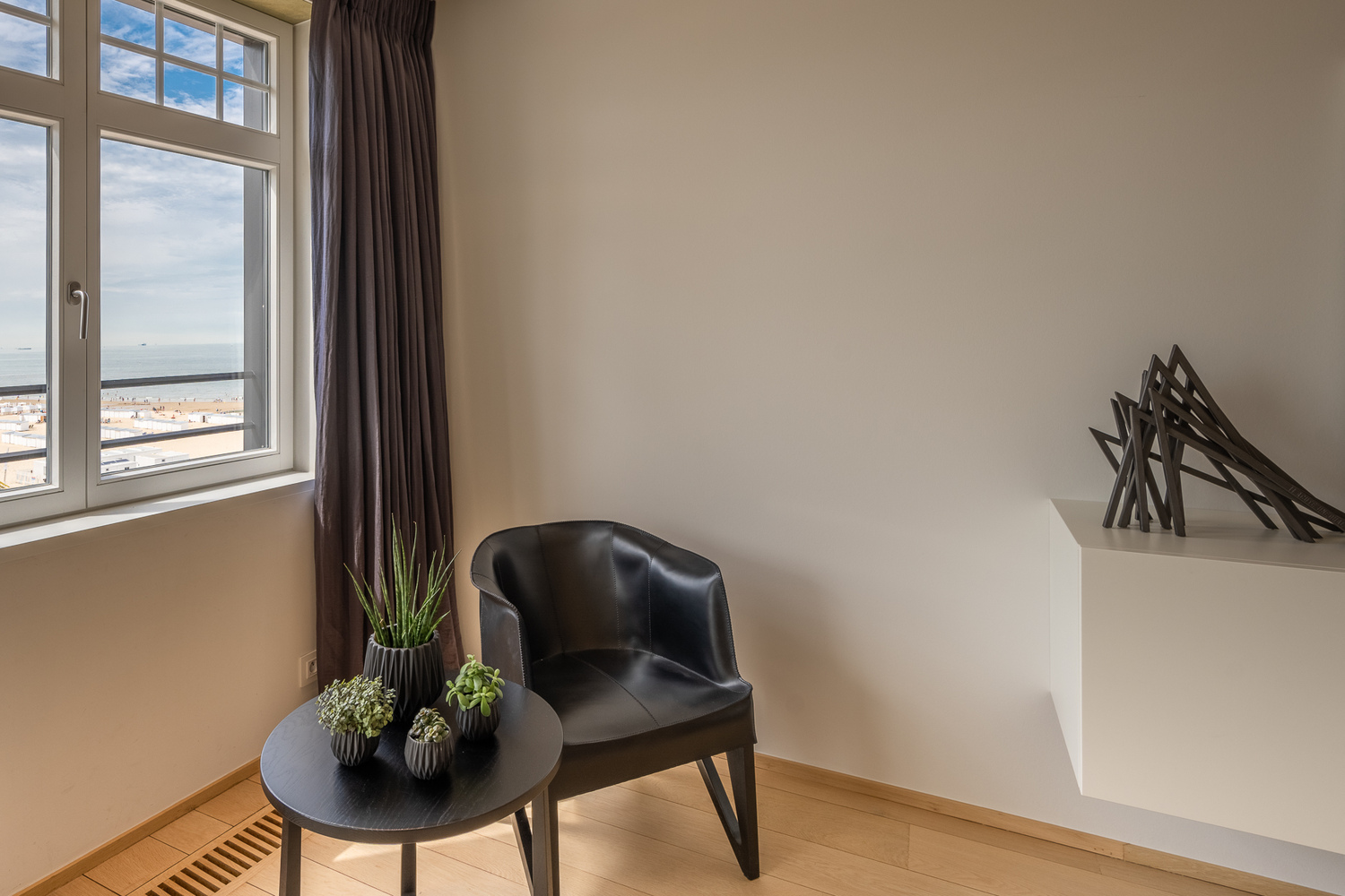 Appartement (largeur de fa&#231;ade de 8,6 m !) avec 3 chambres sur l&#39;exclusive Place Albert &#224; Knokke-Zoute. 