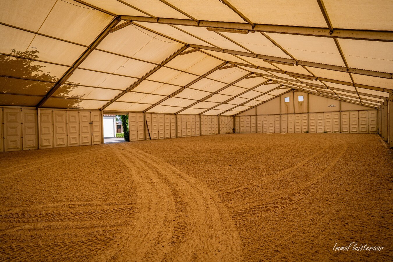 Complete horse accommodation on approximately 3.5 hectares in Helchteren 
