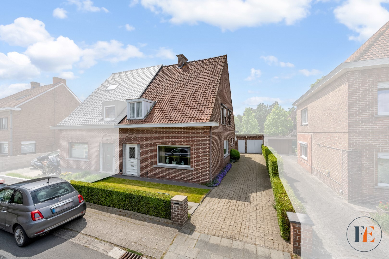 Te renoveren halfopen bebouwing op een gunstige locatie in Mariakerke 