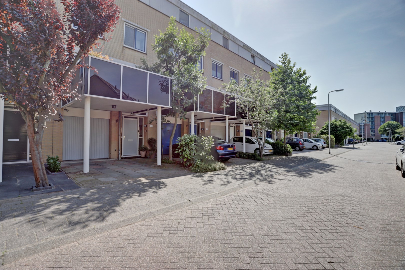 Licht, ruimte en luxe onder &#233;&#233;n dak – ideaal gezinshuis met 3 slaapkamers, moderne keuken, balkon en zonovergoten dakterras! 