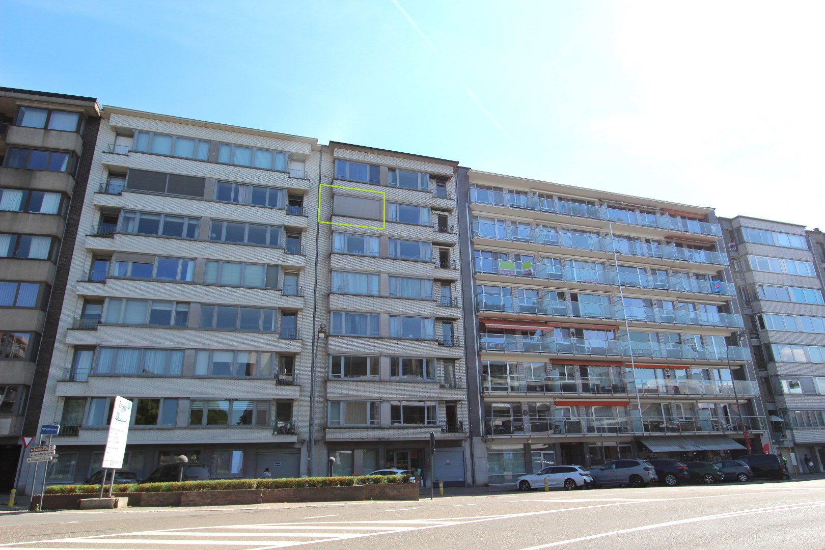 RUIM APPARTEMENT MET 3 SLAAPKAMERS 