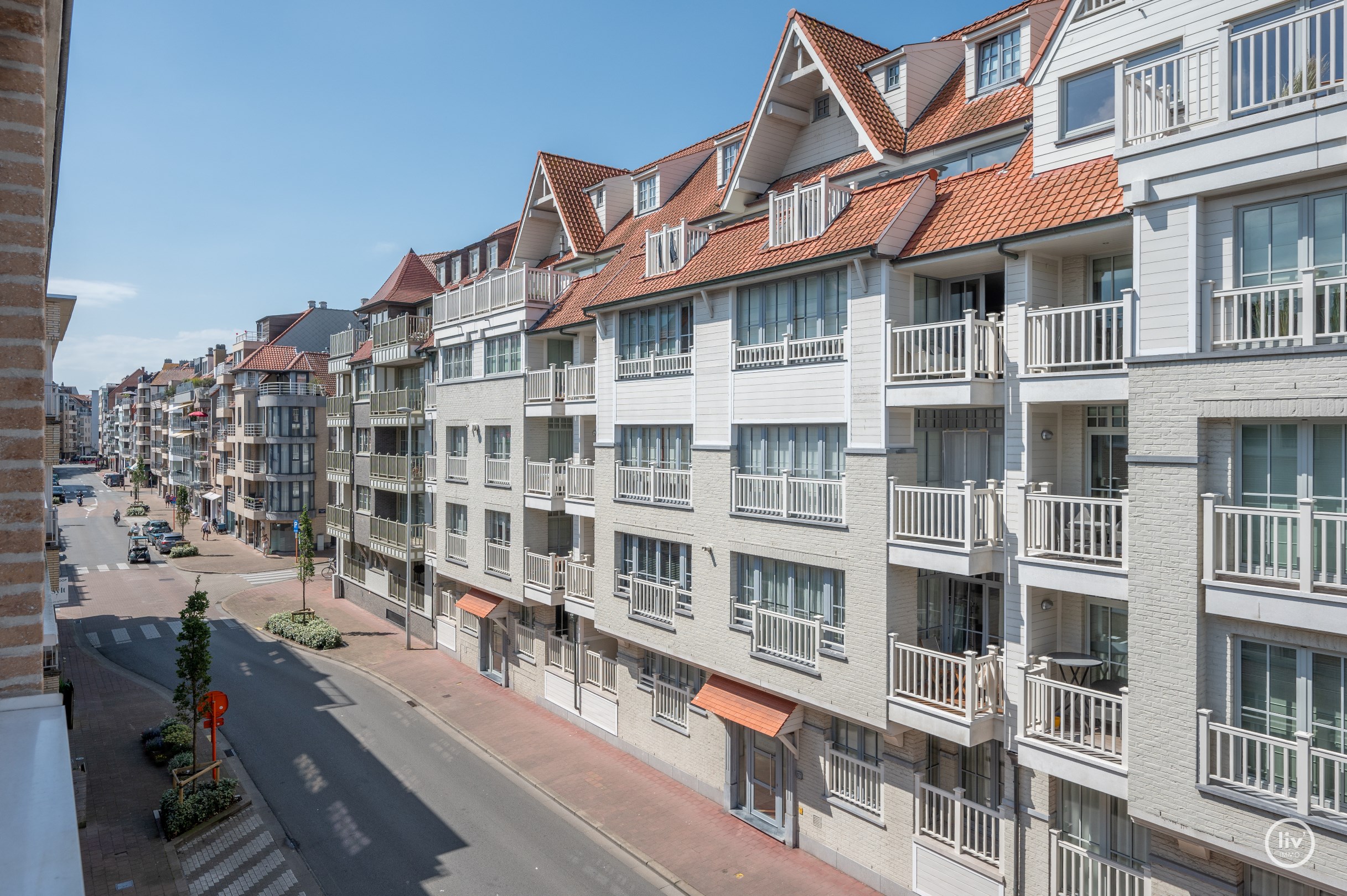 Gerenoveerd ibiza stijl appartement met 1 slaapkamer centraal gelegen op de Zoutelaan te Knokke. 