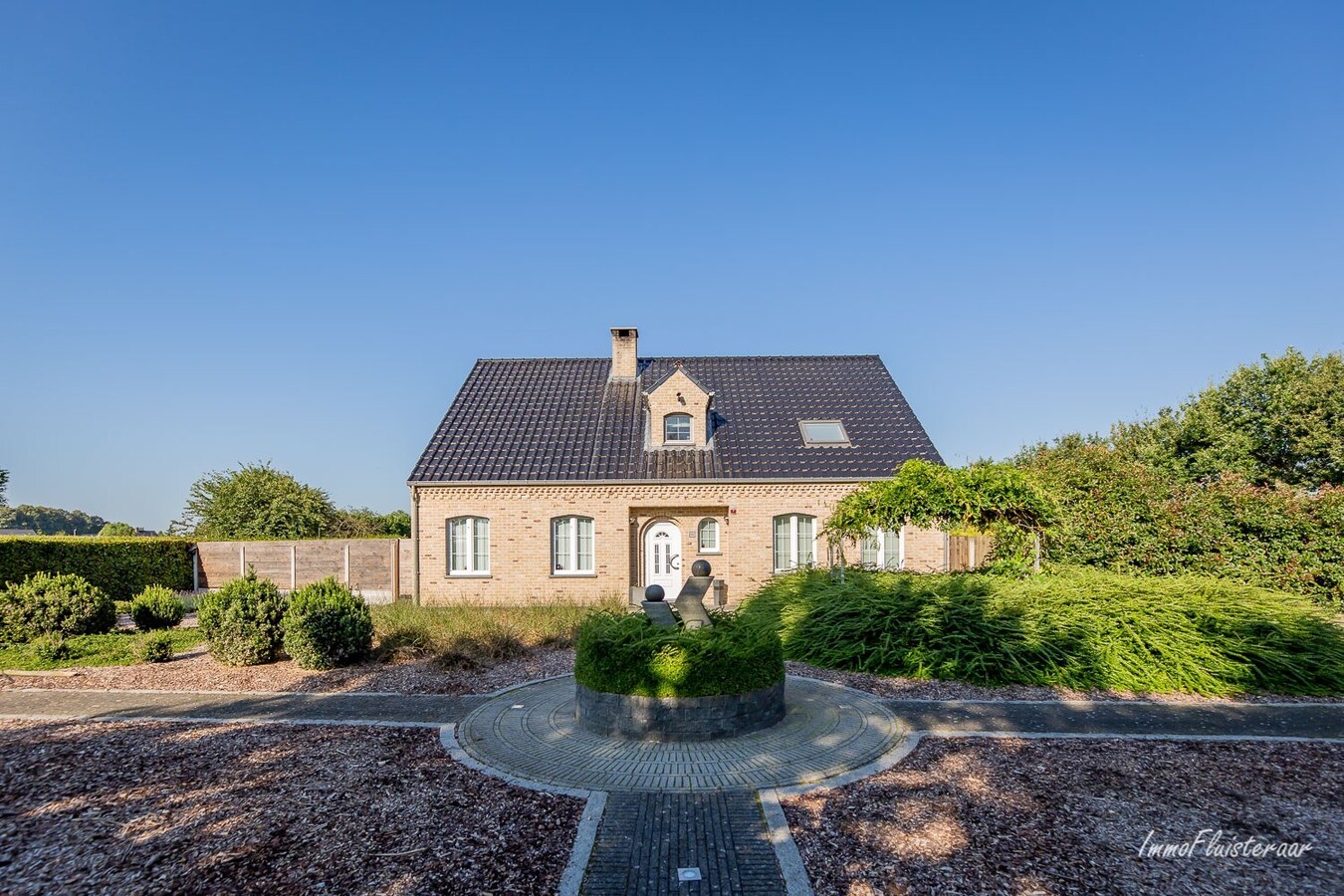 Beautiful house (+/-340m&#178;) with stable buildings on +/-2ha in Opoeteren (possible extension to +/-7.3ha!) 