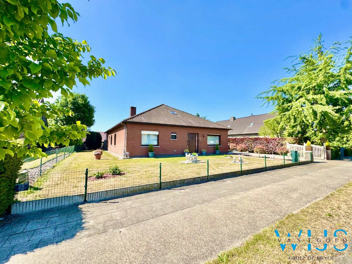 Woonhuis op 1000m&#178; in hartje Ertvelde ! 