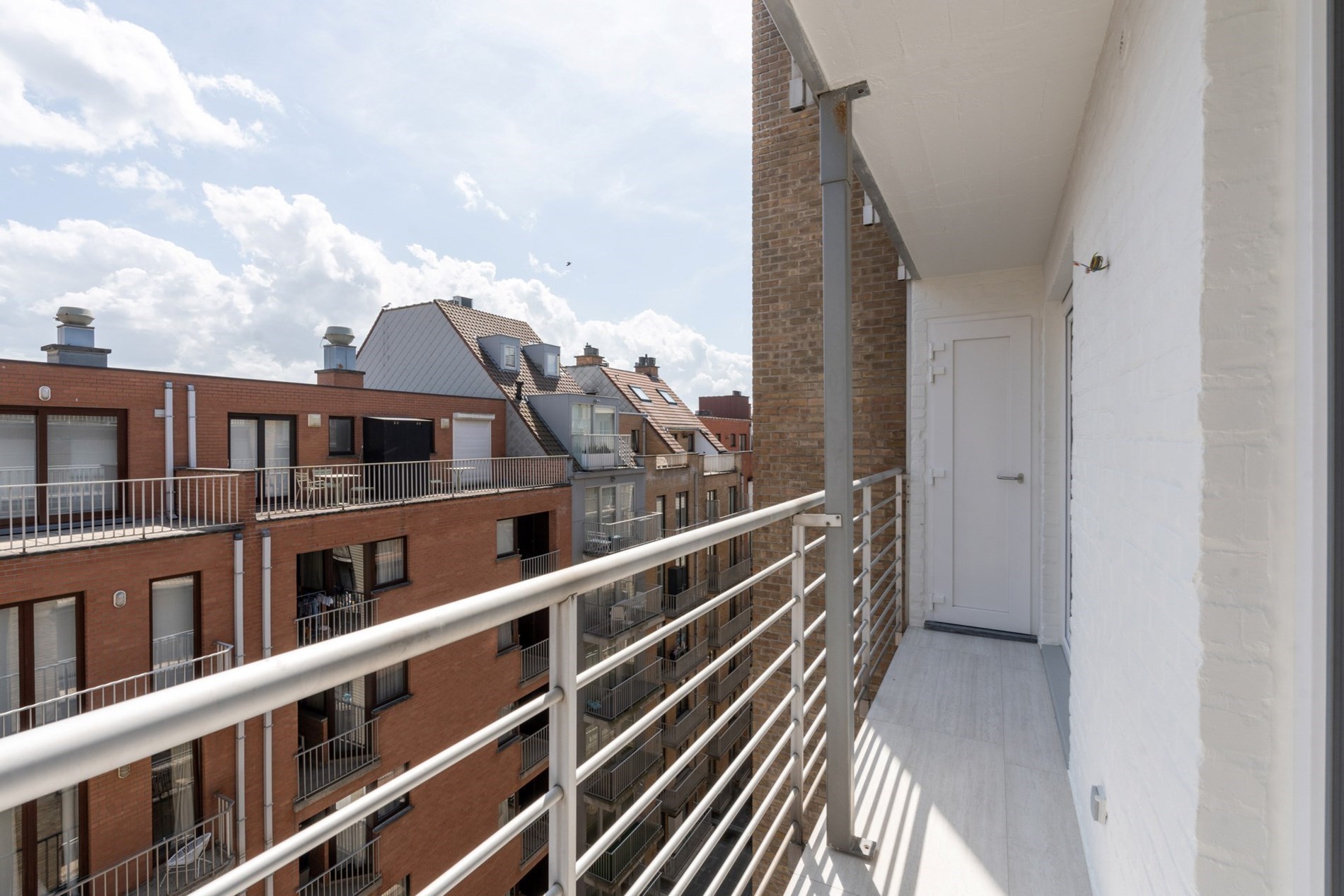 Appartement enti&#232;rement r&#233;nov&#233; b&#233;n&#233;ficiant d&#39;une vue panoramique sur la digue de Duinbergen ! (possibilit&#233; d&#39;achat d&#39;un garage) 