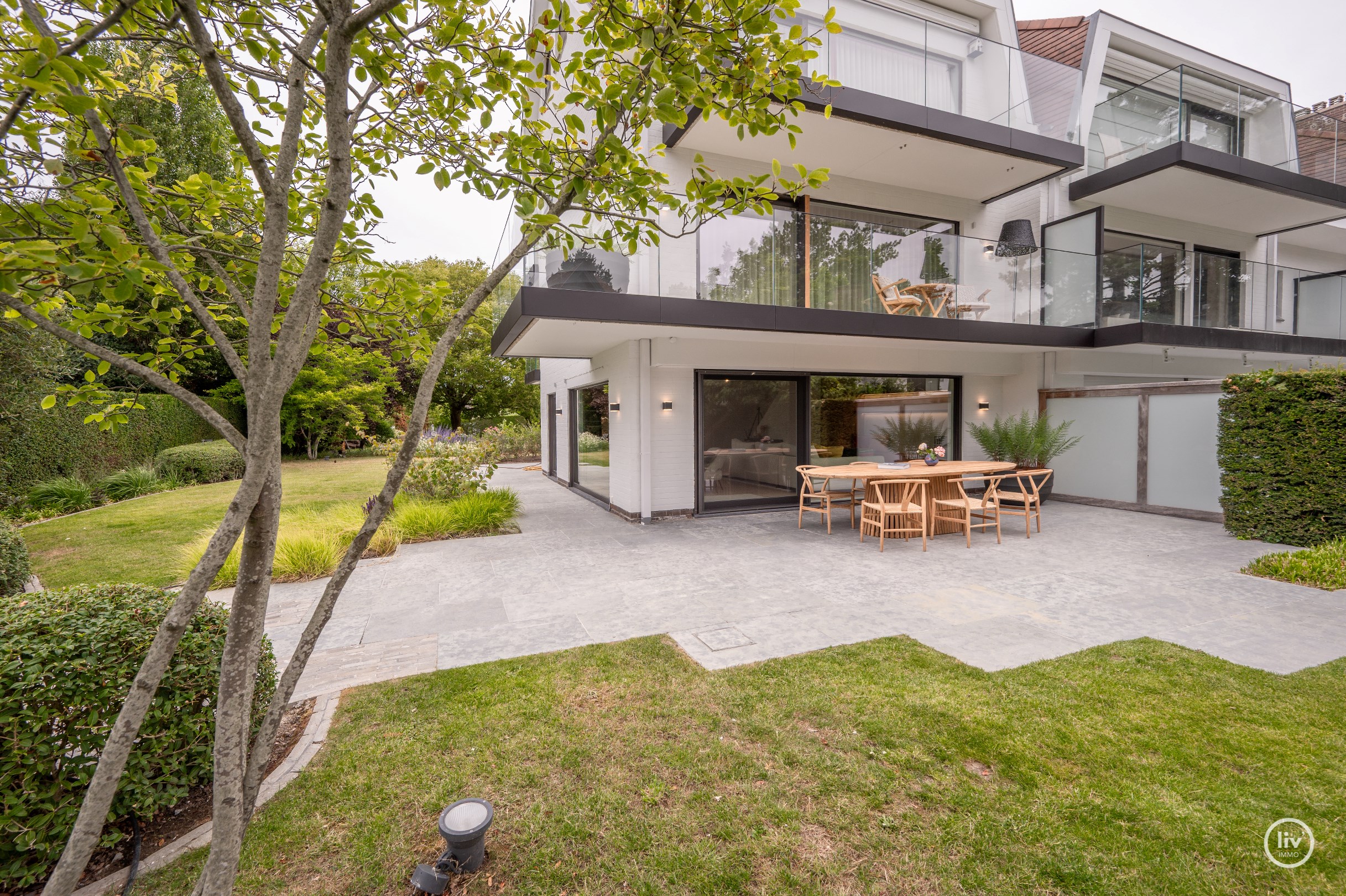 Magnifiek tuinappartement met zonovergoten tuin in het hart van het Zoute. 