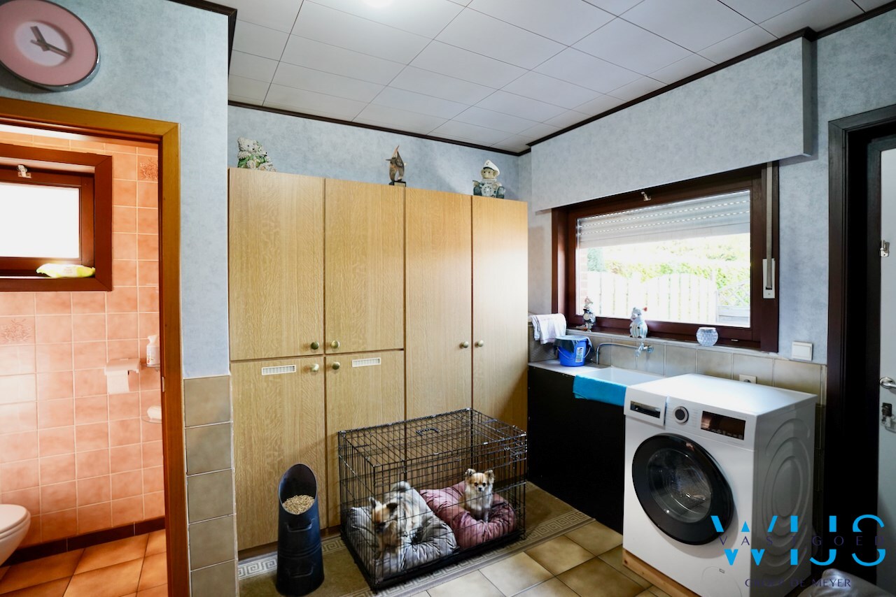 Woonhuis op 1000m&#178; in hartje Ertvelde ! 