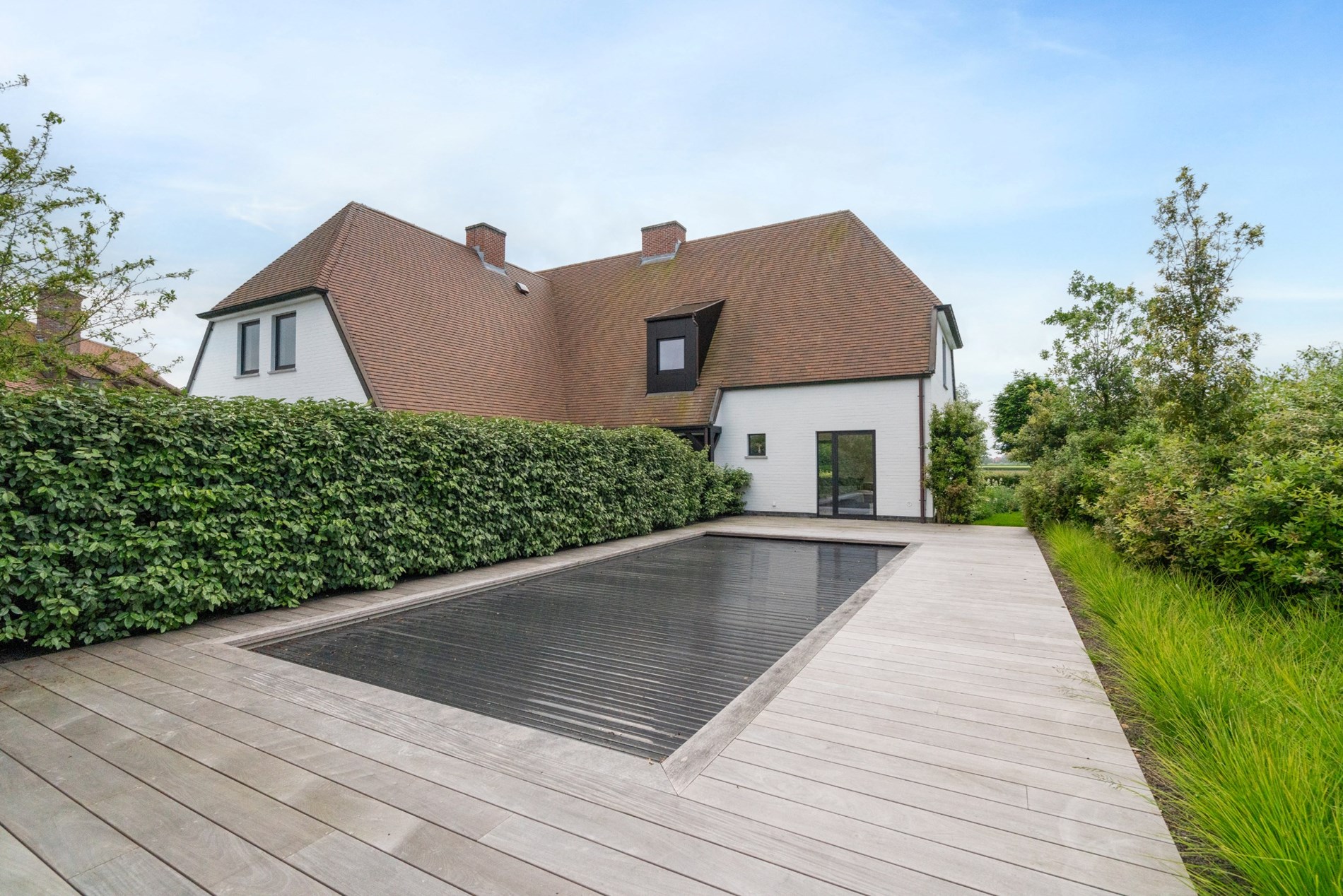 Magnifique villa individuelle r&#233;nov&#233;e avec piscine et une VUE D&#201;GAG&#201;E sur les polders. 