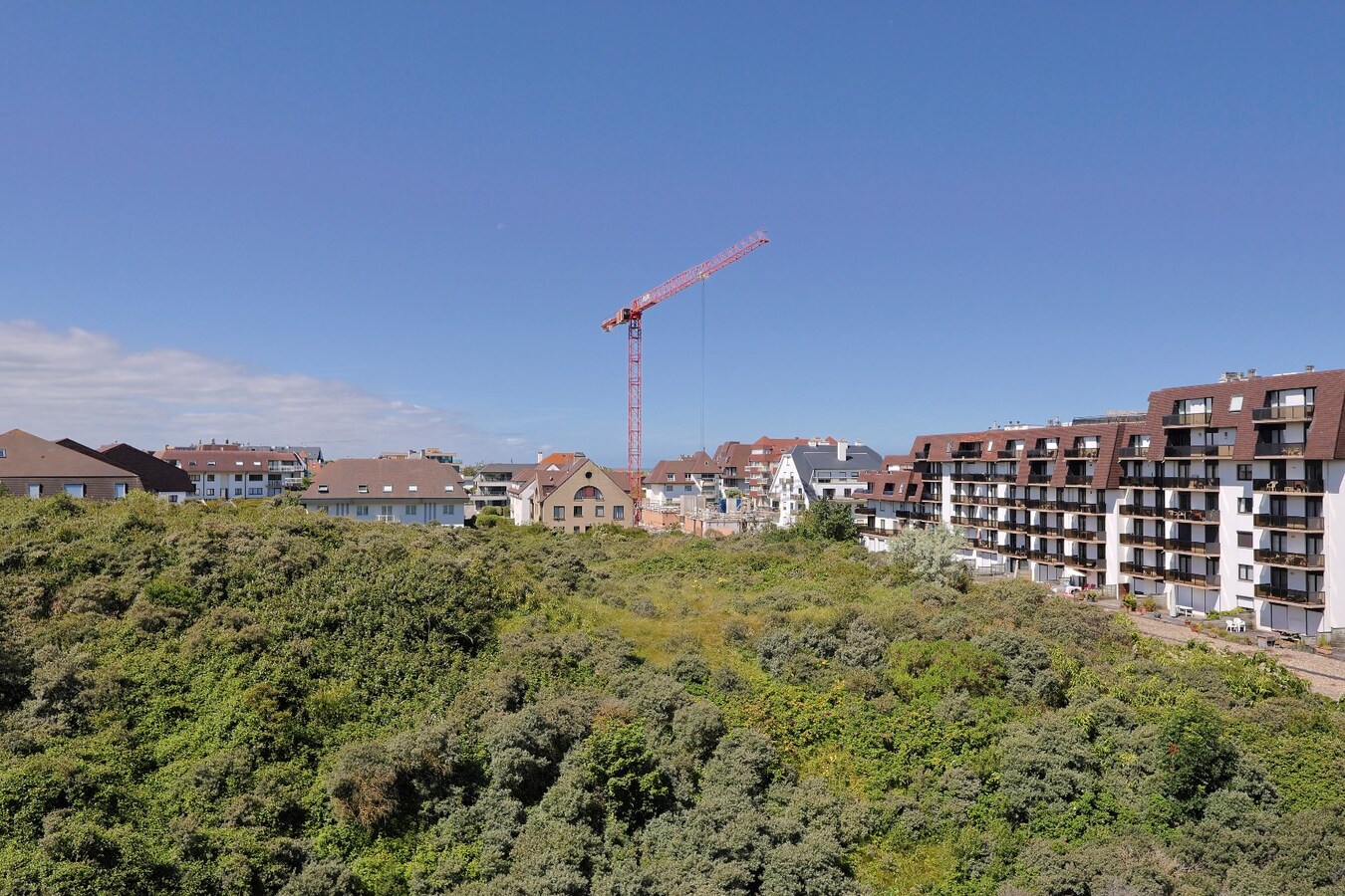 Penthouse ensoleill&#233; avec terrasse spacieuse &amp; deux chambres &#224; coucher 