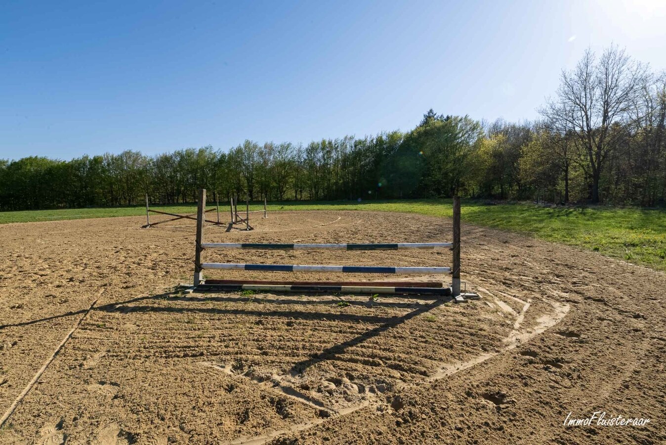 Uniek gelegen ruime vierkantshoeve op ca. 4,2 ha te Aarschot (Vlaams-Brabant) 