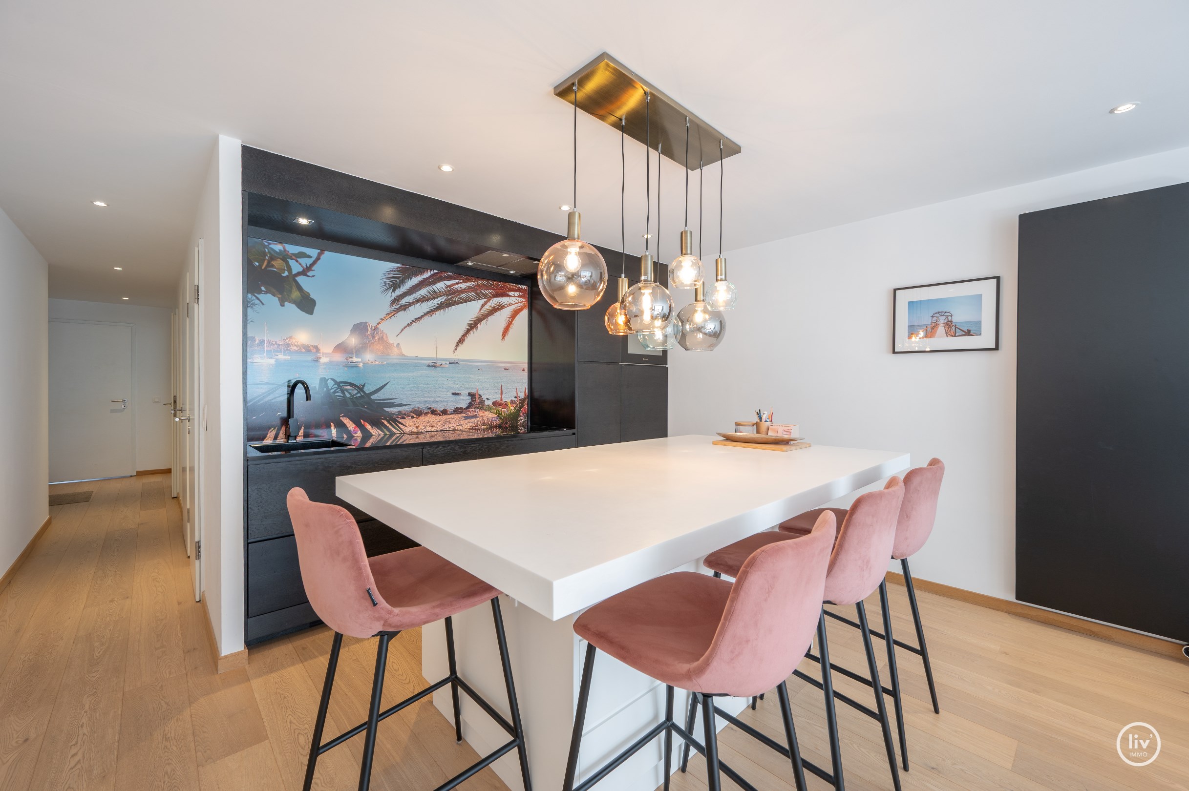 Mooi gerenoveerd appartement in de Paul Parmentierlaan te Knokke. 