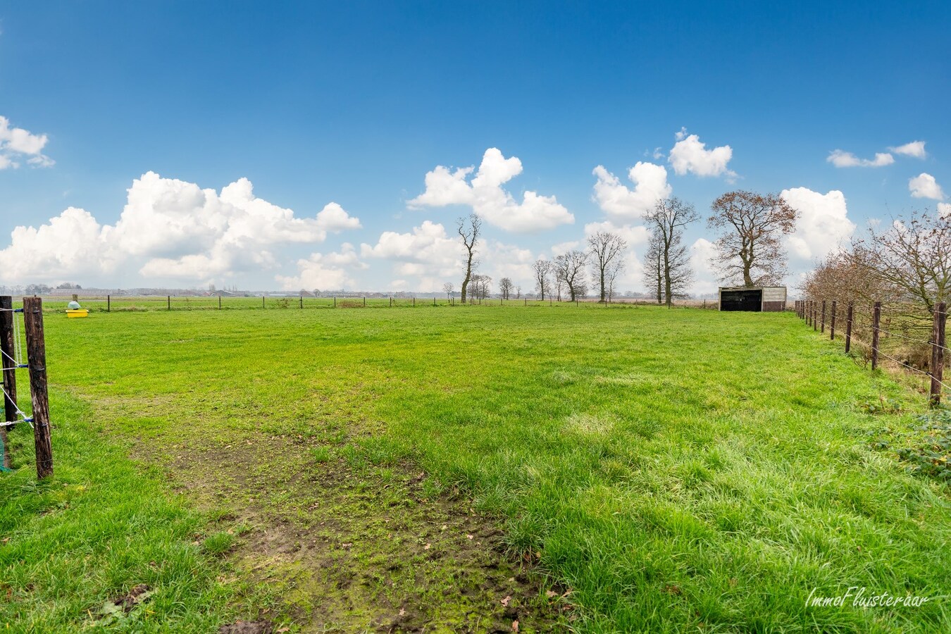 Hippisch complex op ca. 1,9 ha te Rijkevorsel Vergunning voor binnenpiste (60m x 30m) aanwezig! 