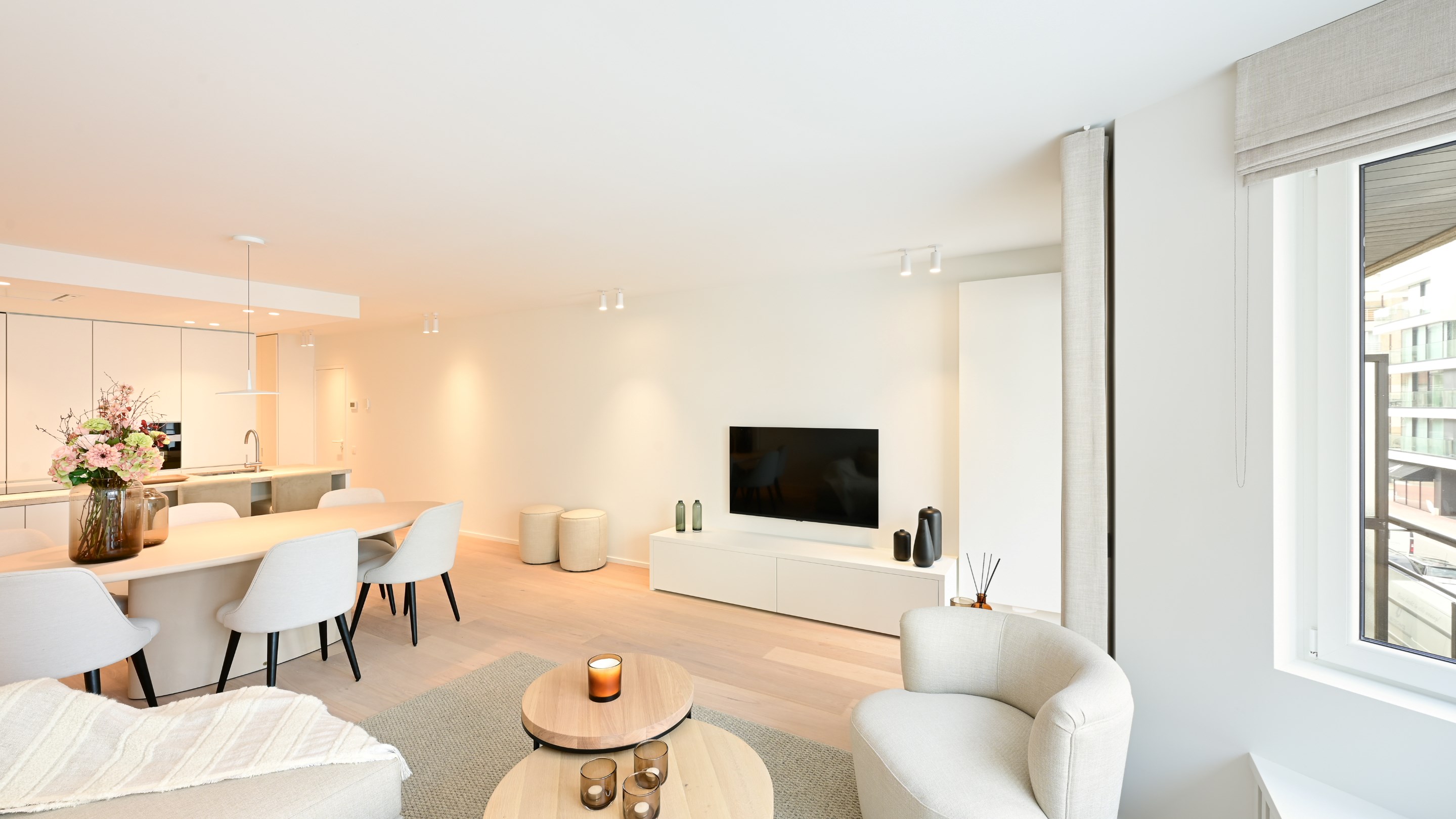 Mooi gerenoveerd 3 slaapkamer-appartement met zijdelings zeezicht vlakbij het Rubensplein te Knokke. 