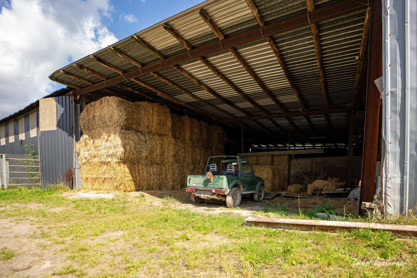 Equestrian property with house to be renovated at ca. 90a in Wonck (Bitsingen). 