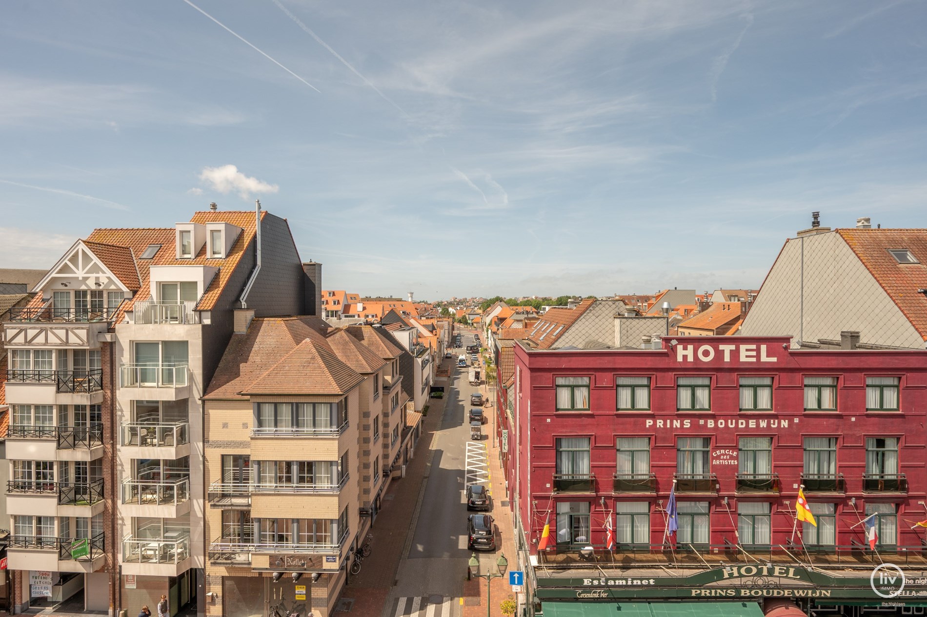 “Unieke Penthouse (1992) te koop op een toplocatie in Knokke –3 -kamerappartement met uitzonderlijke zonneterrassen van meer dan +/- 200m2 . 