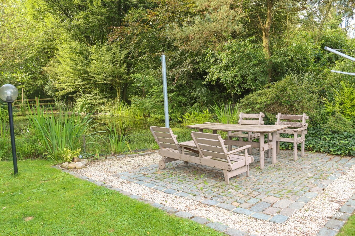 Maison pr&#234;te &#224; emm&#233;nager avec jardin idyllique sur un terrain de 28 ares &#224; Hasselt 