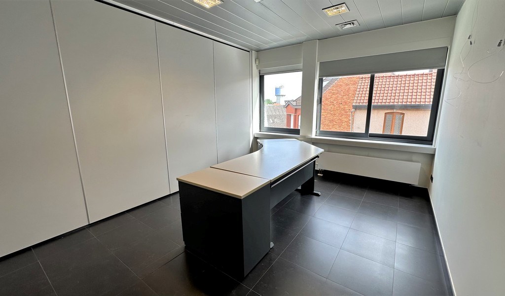 Instapklare kantoren te huur nabij het centrum van Wetteren