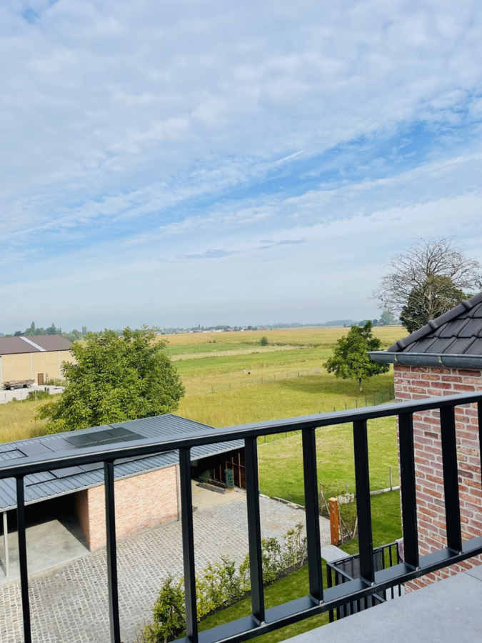 INSTAPKLAAR NIEUWBOUW DAKAPPARTEMENT MET TERRAS EN CARPORT 