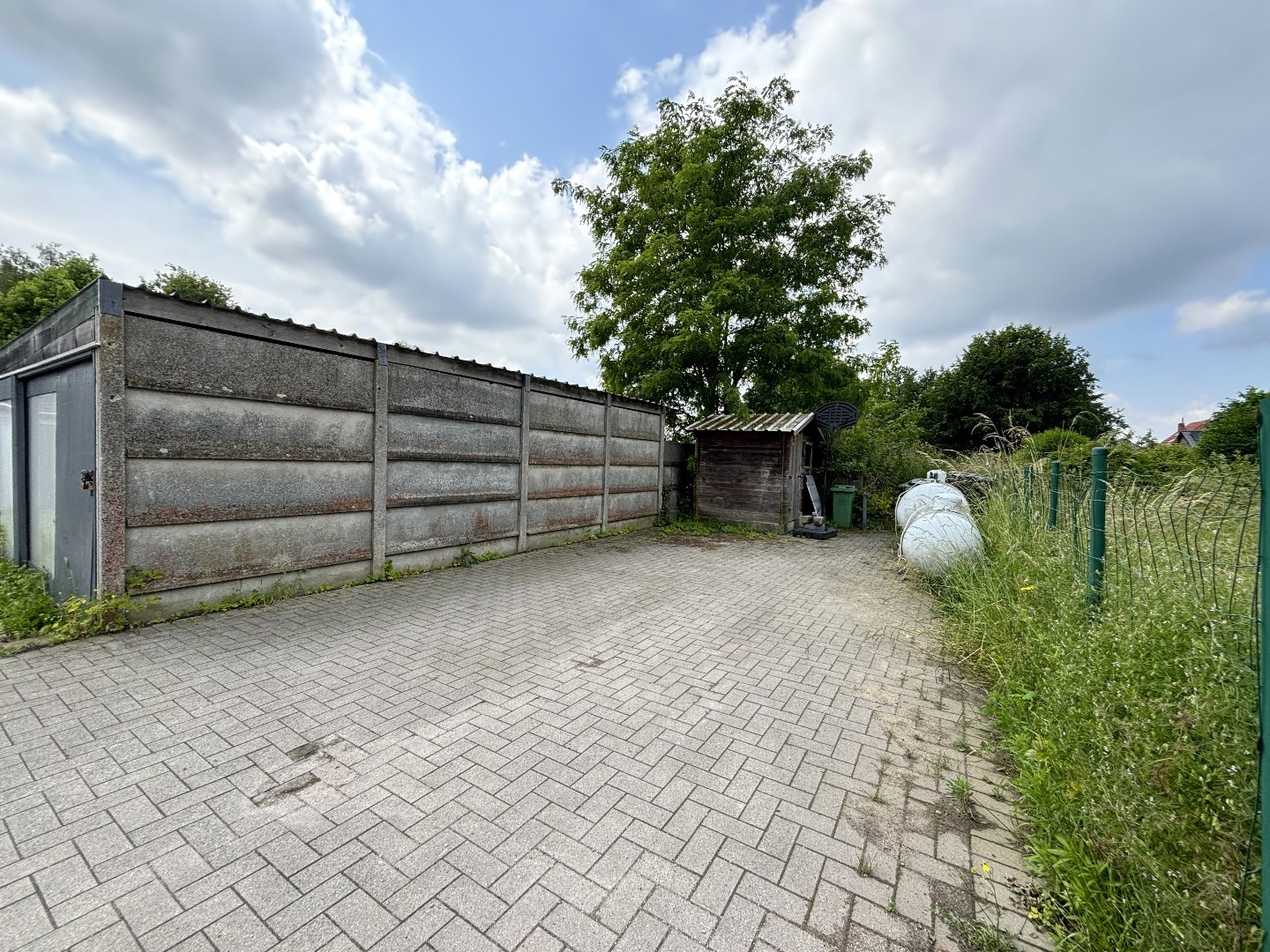 Handelspand met bovengelegen appartement in Leopoldsburg 