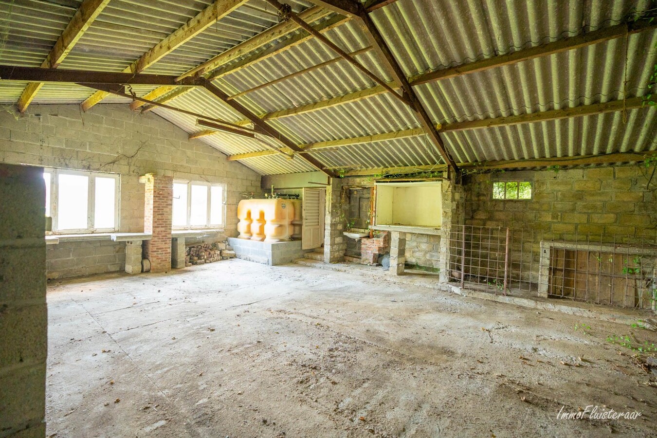 Maison calme et situ&#233;e &#224; la campagne avec d&#233;pendances sur environ 1,28 ha &#224; Bekkevoort (Brabant flamand). 