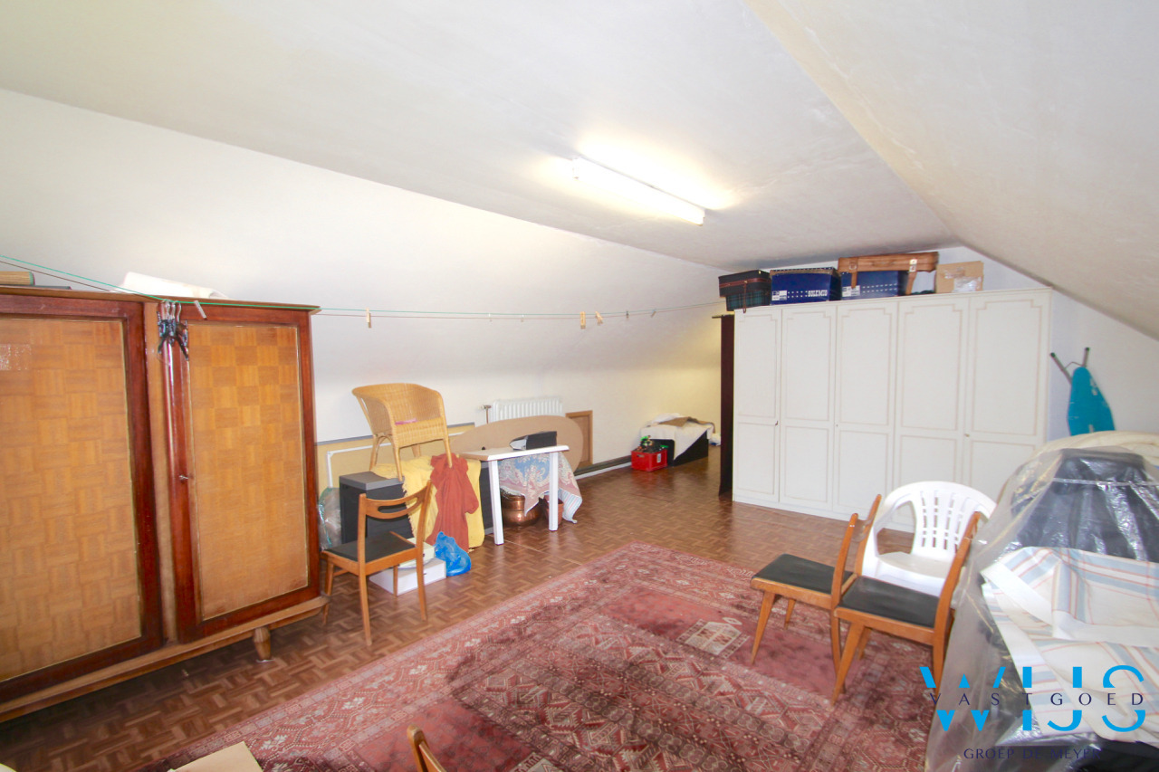 Prachtige instapklare en ruime woning op 1547m&#178;  te OOSTEEKLO 