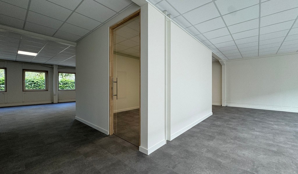 Gerenoveerde kantoren te huur vlakbij afrit E40/R4 in Merelbeke