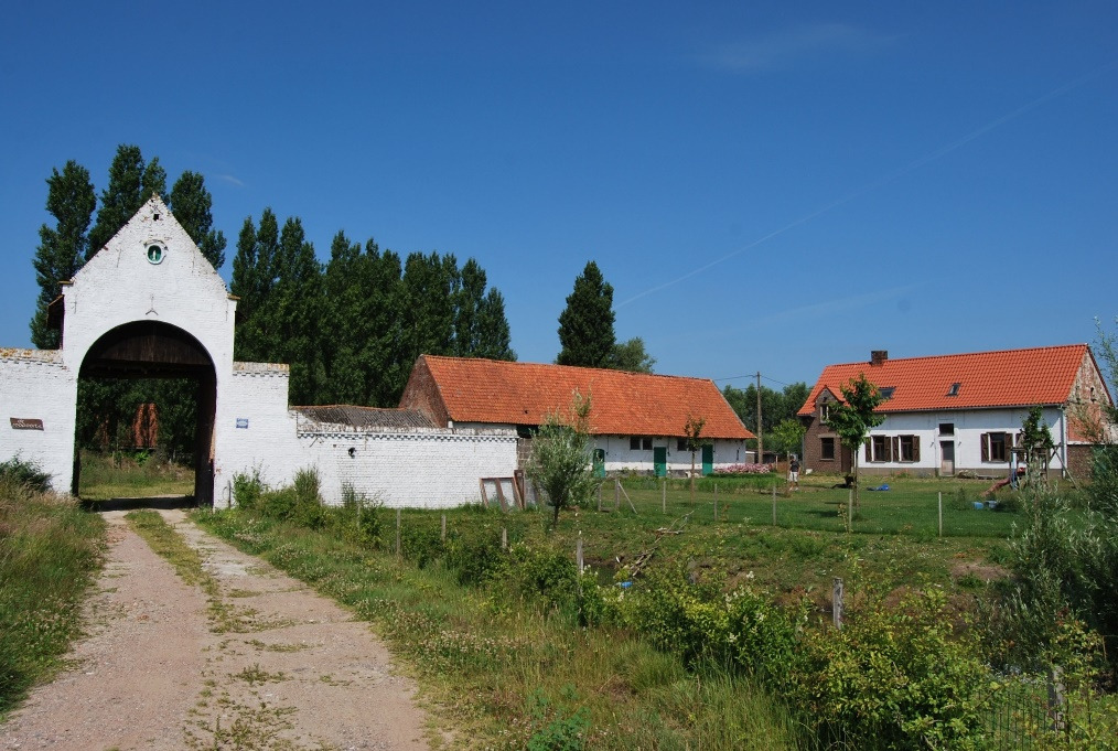 Authentieke, grondig gerenoveerde hoeve op 6470m&#178; te Nazareth 