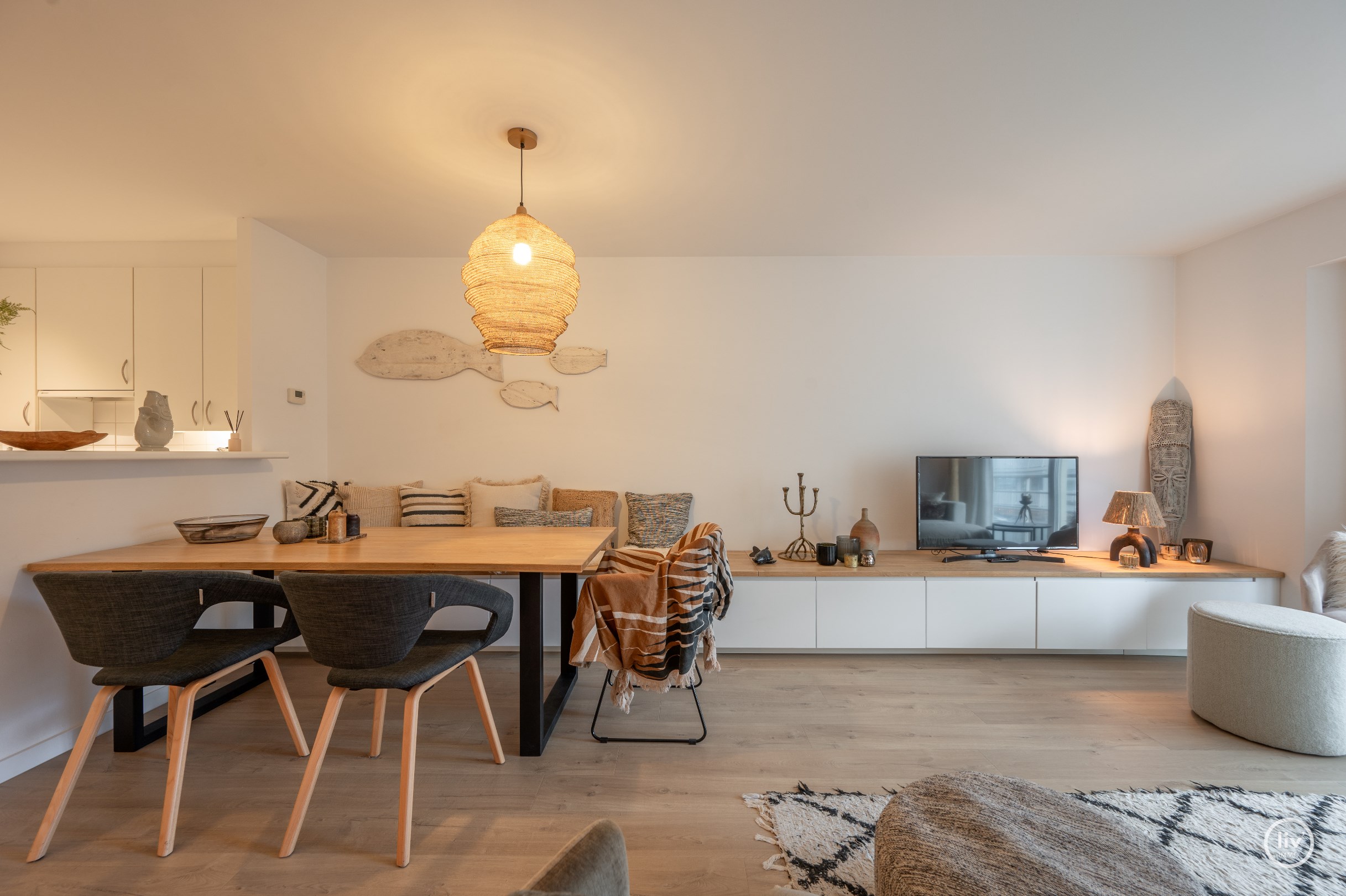 l s&#39;agit d&#39;un appartement confortable de 2 pi&#232;ces (2002) avec terrasse orient&#233;e sud-ouest, situ&#233; &#224; distance de marche de la Lippenslaan. 