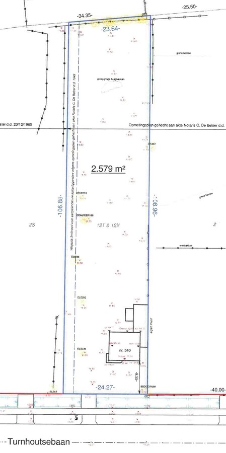 Projectgrond op een perceel van 2.579 m&#178; met 24 meter straatbreedte. 