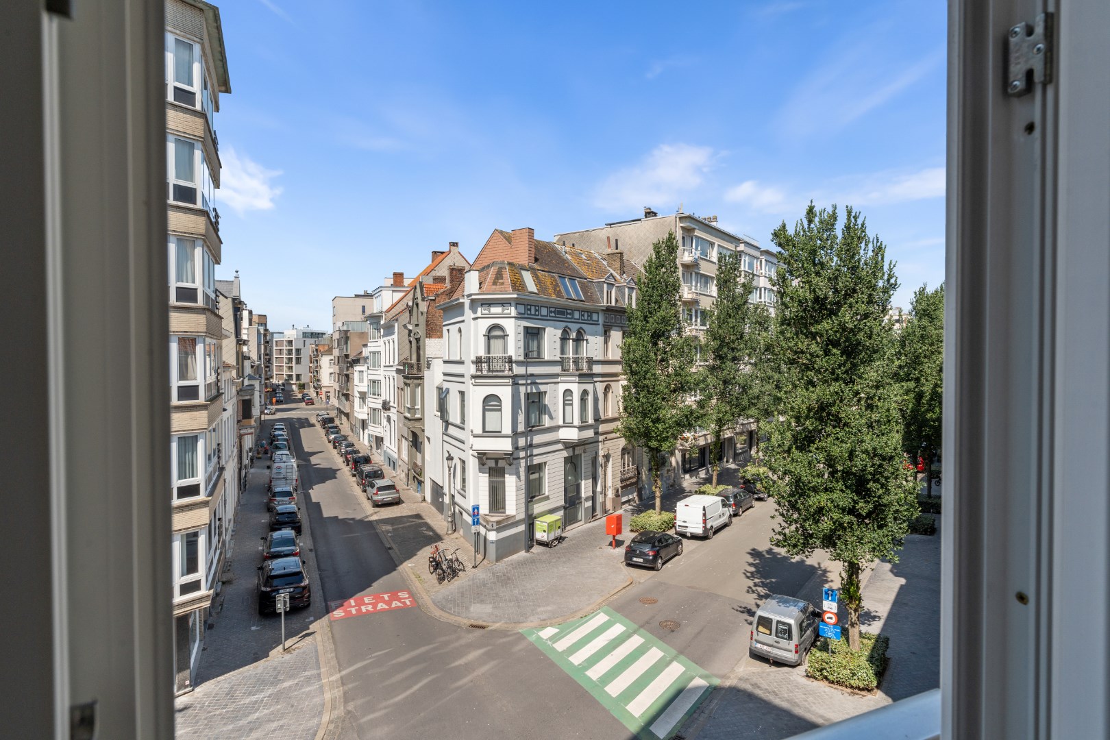 RUIM APPARTEMENT MET 2 SLAAPKAMERS IN CENTRUM OOSTENDE 