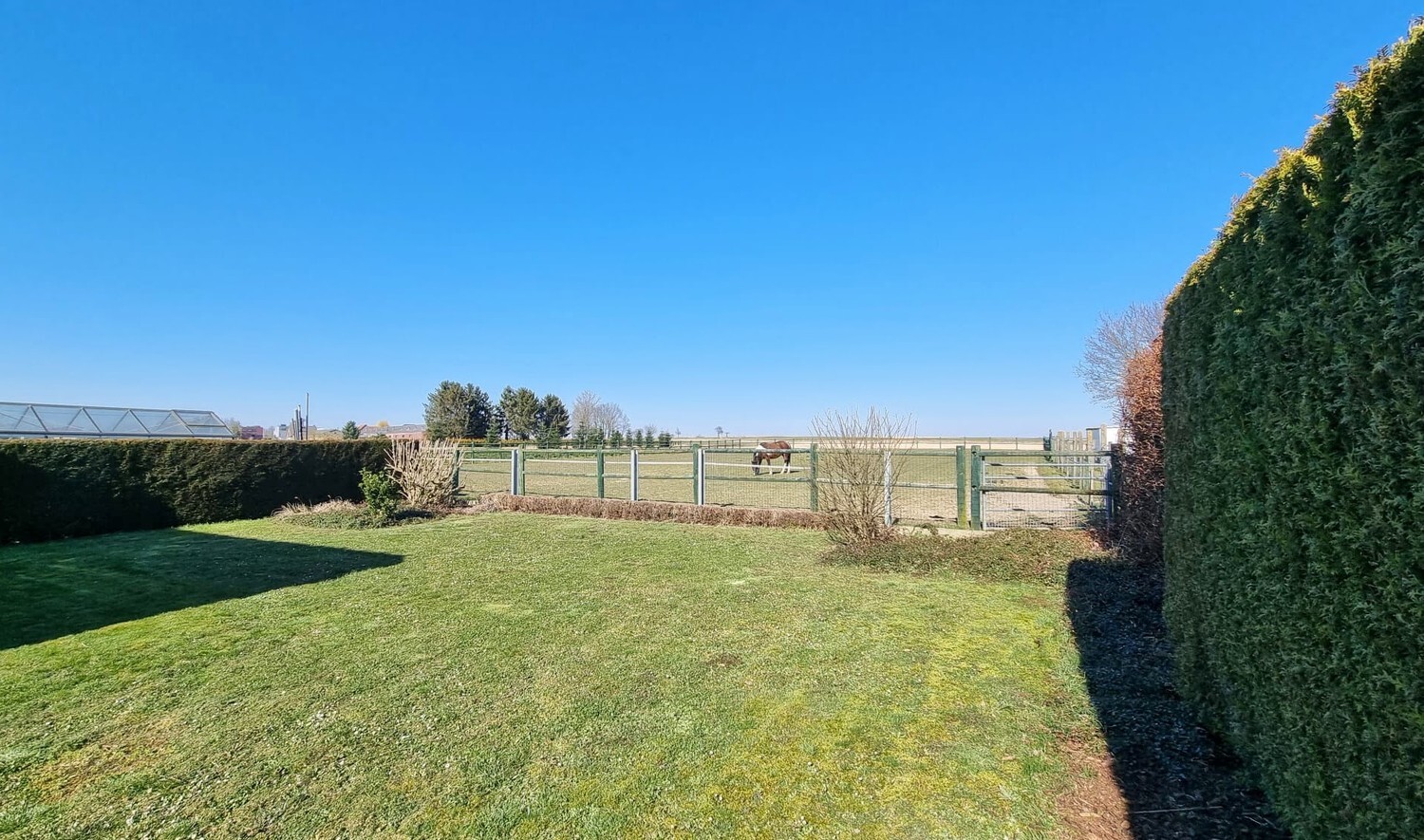 Royale woonst met panoramisch zicht &#233;n paardenweide 